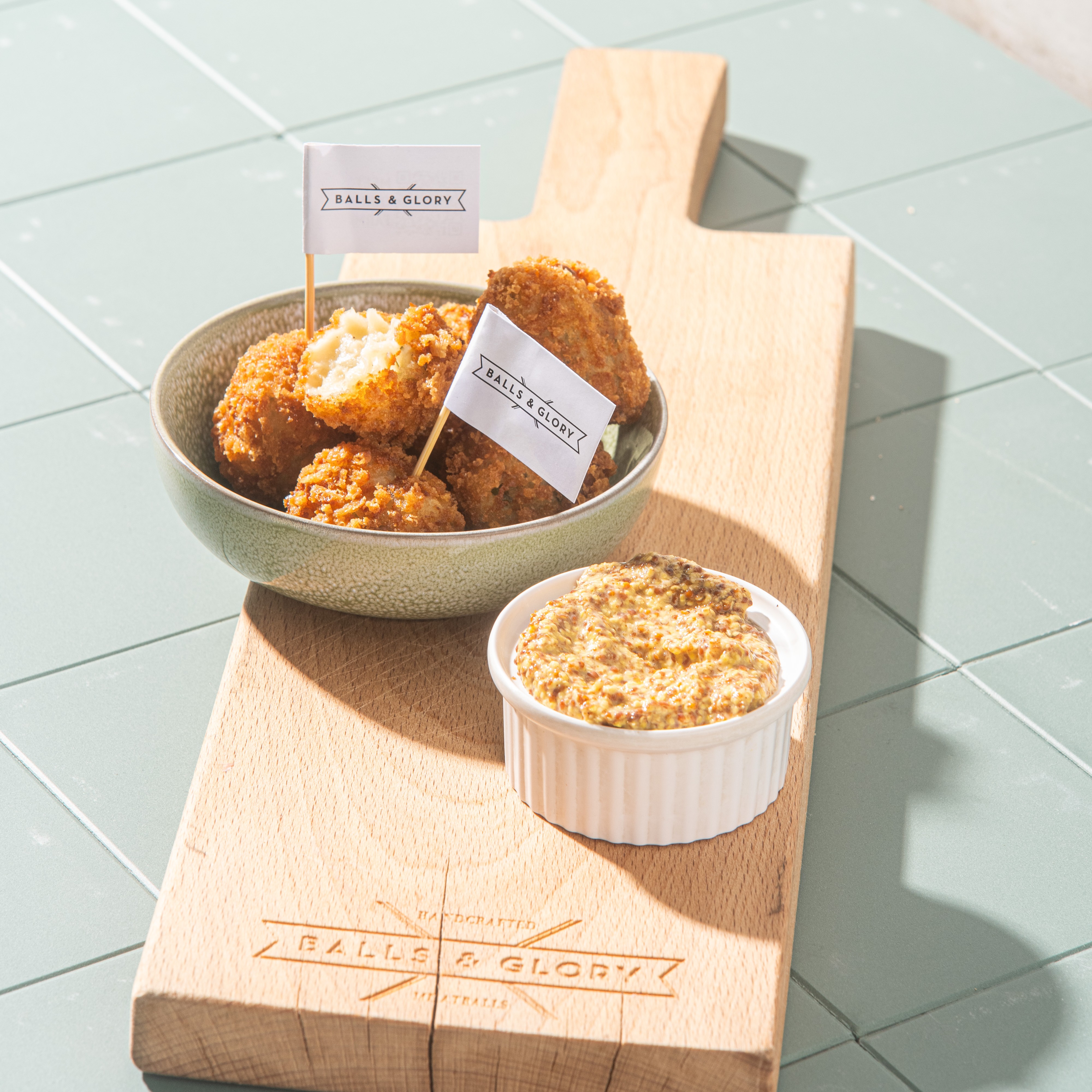 BALLS N GLORY KERST 7 2000Px