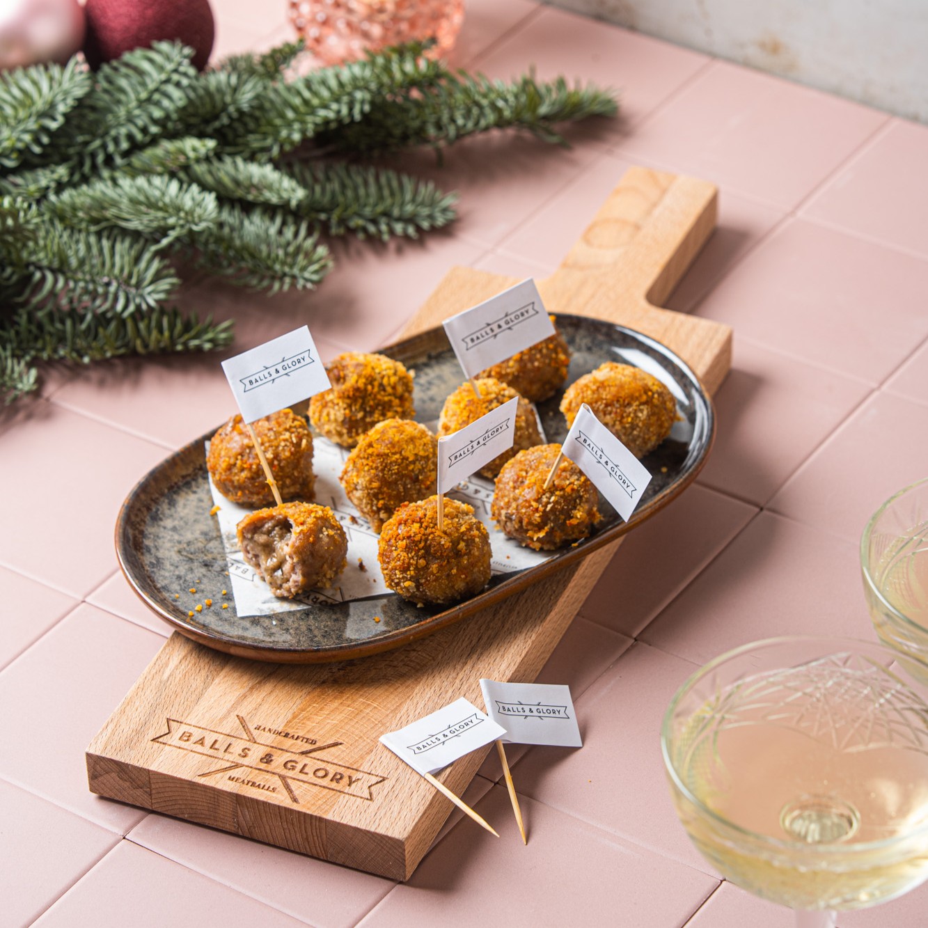 BALLS N GLORY KERST 7 2000Px